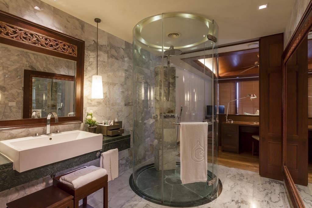 rooms-premier-spa-child-sharing-bed