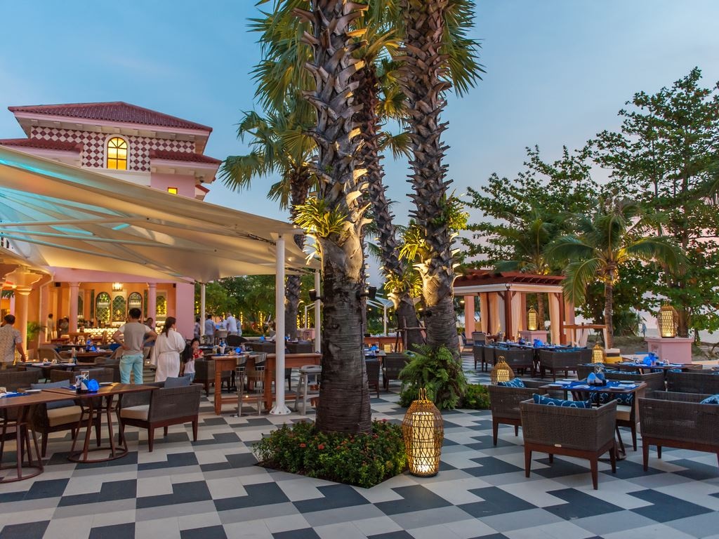 restaurants-coast-beach-club