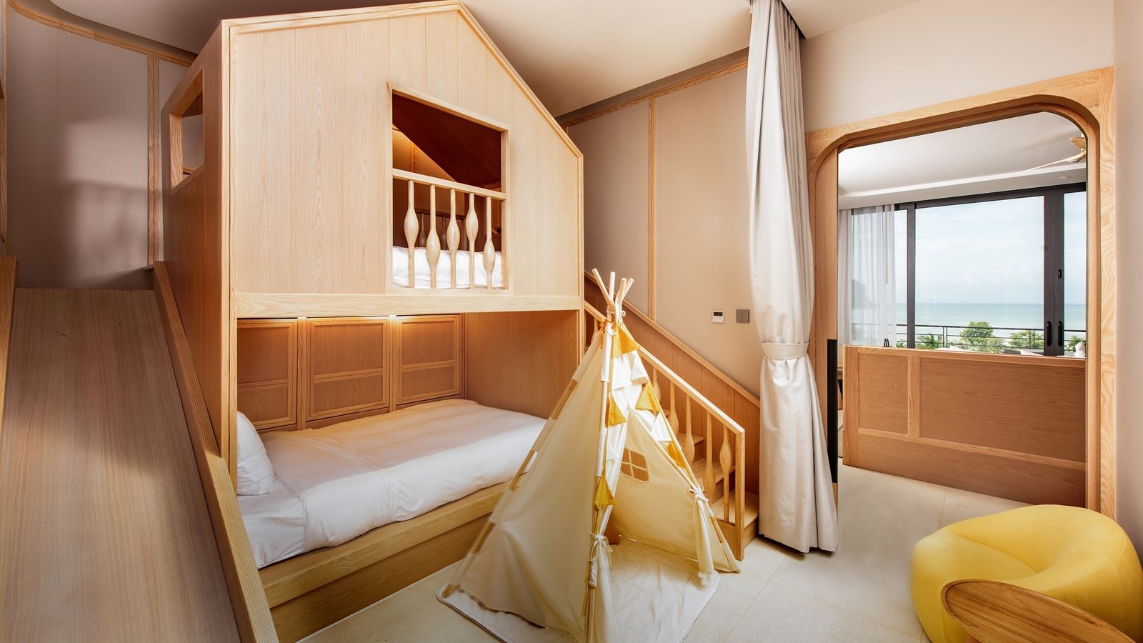 rooms-grand-family-seaview-suite