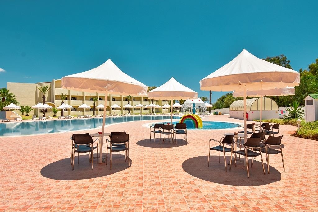 bars-bar-toboggan-bar-near-the-slides