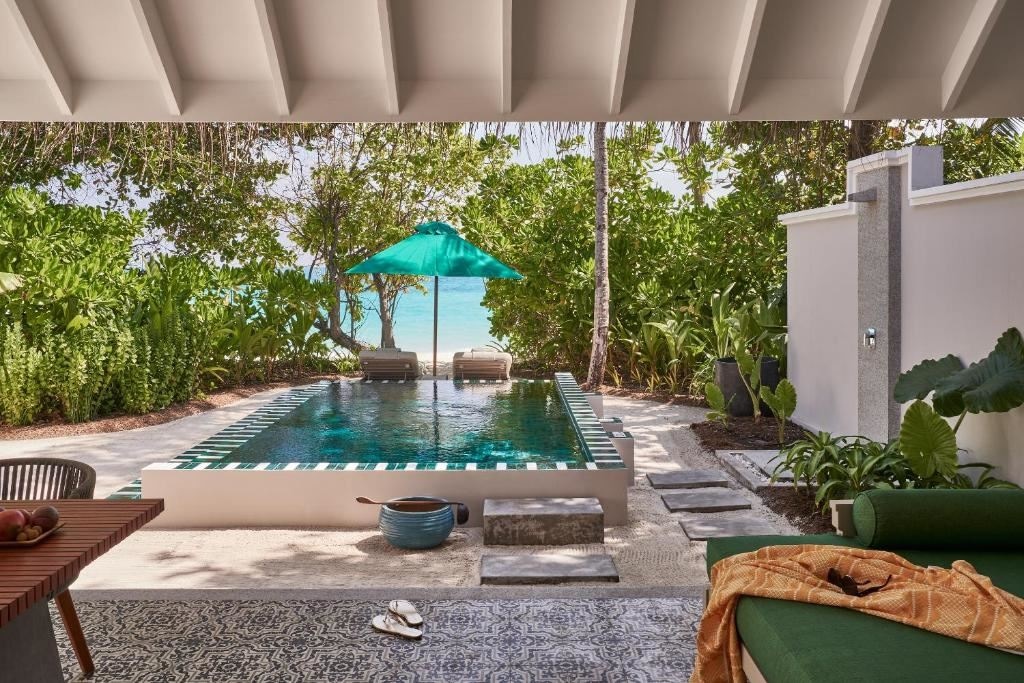 rooms-beach-pool-villa
