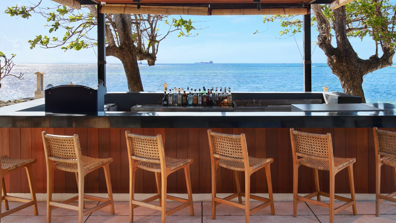 bars-cocos-restaurant--bar