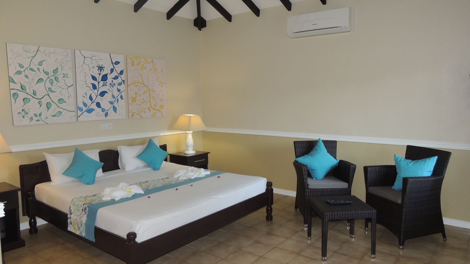 rooms-superior-room