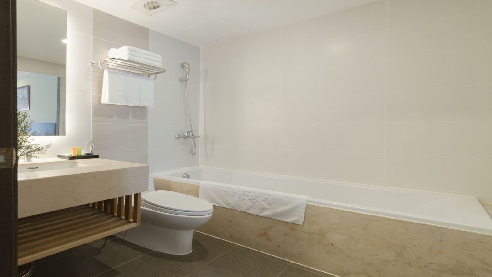 rooms-senior-deluxe-with-balcony-child-without-extra-bed