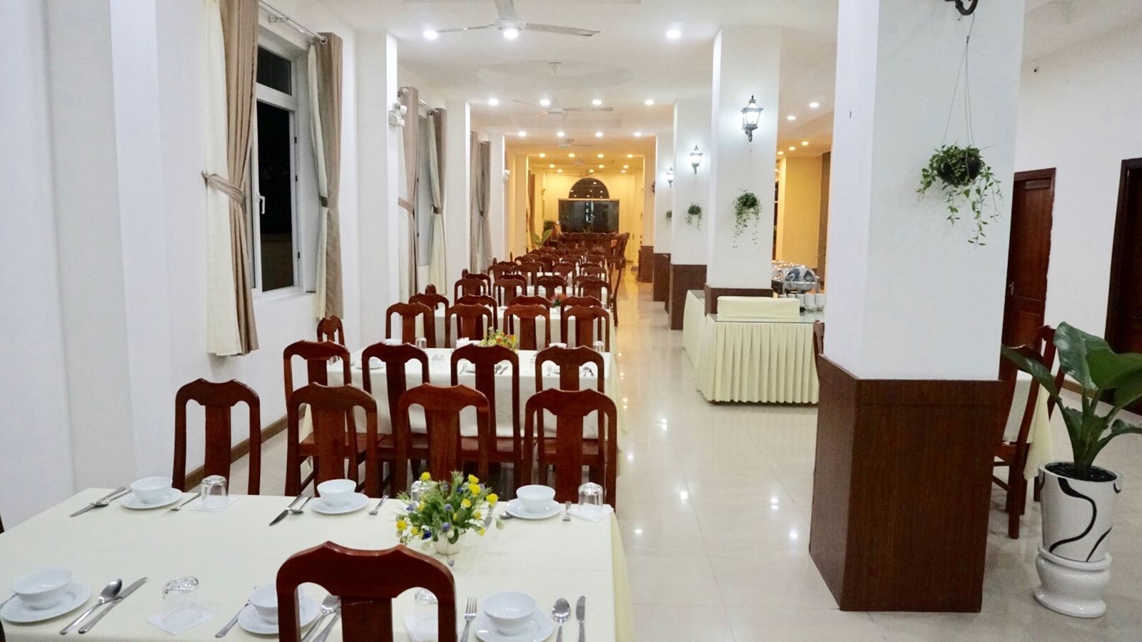 restaurants-restaurant