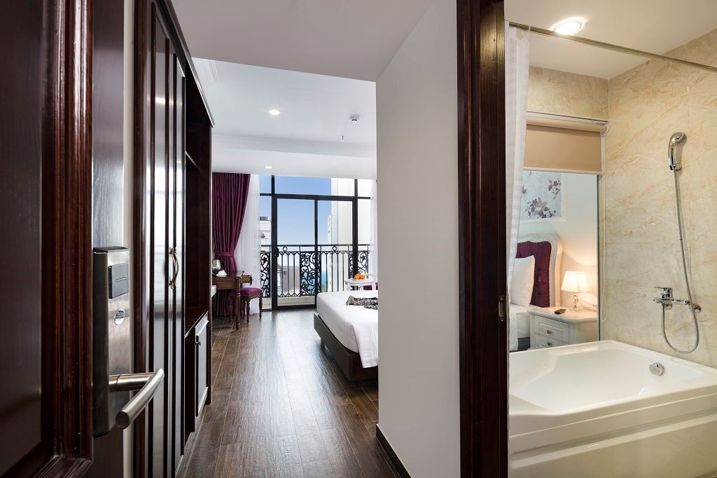 rooms-executive-triple-with-balcony-no-extra-bed