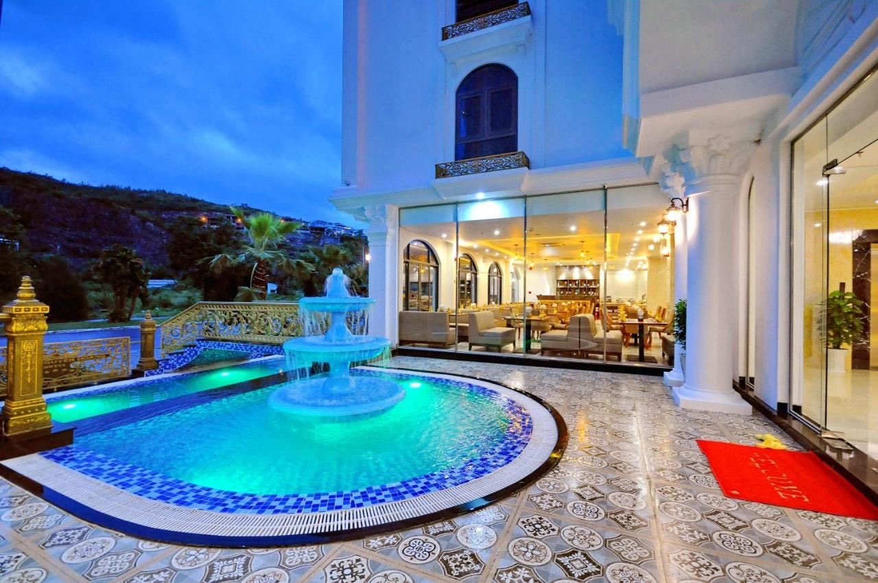 pools-outdoor-pool