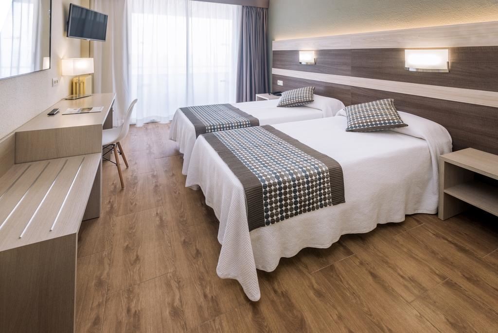 rooms-standar--room-sea-view-with-balcony-or-terrace