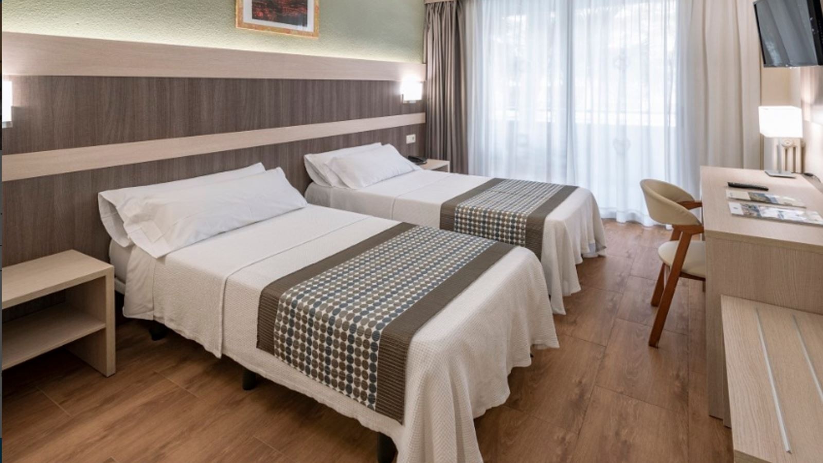 rooms-single-use-with-balcony