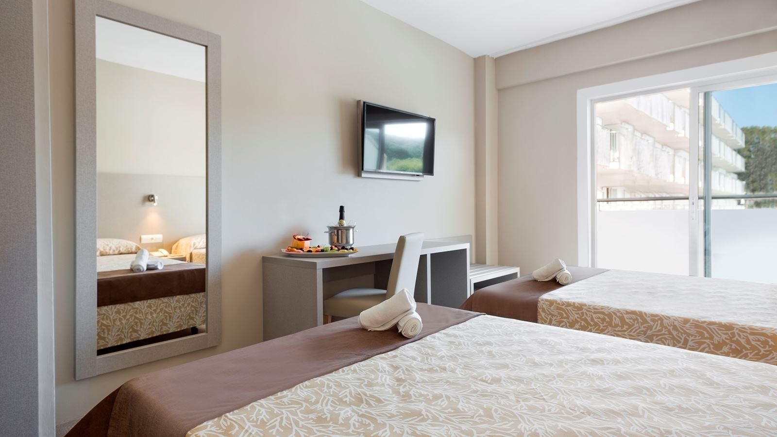 rooms-standard-room