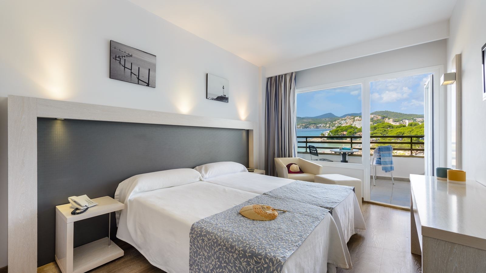 rooms-twin-sea-view-extra-bed-balcony
