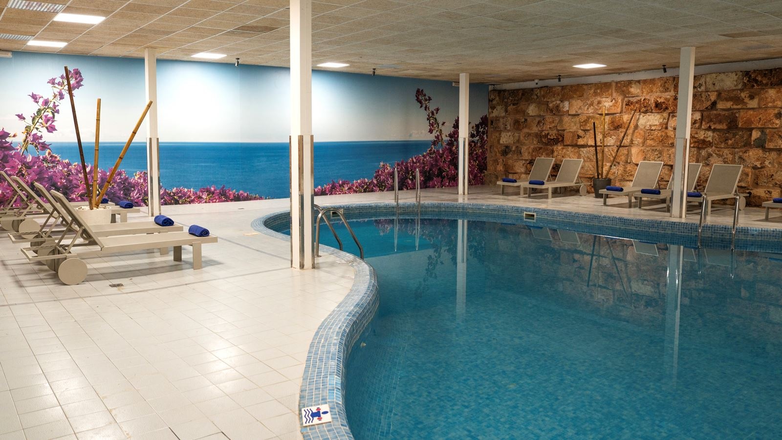 pools-indoor-pool
