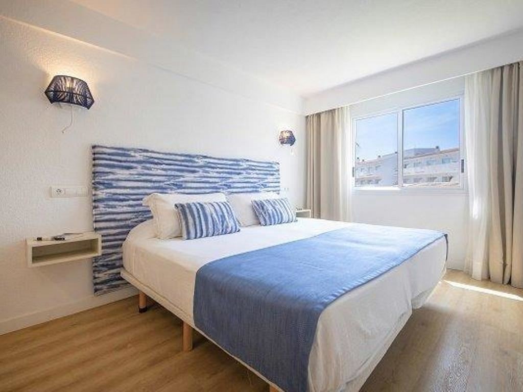 rooms-junior-suite-balcony-or-terrace