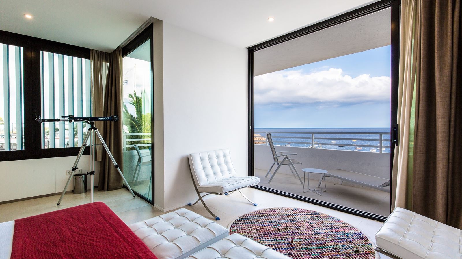 rooms-villa-balcony-or-terrace