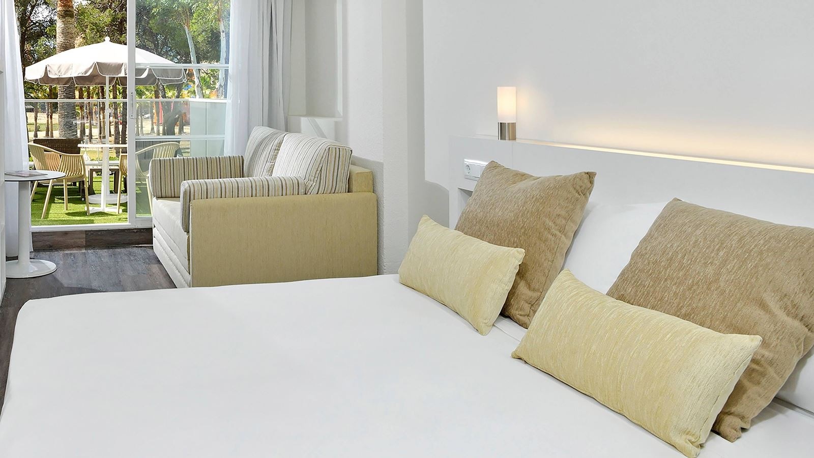 rooms-family-room