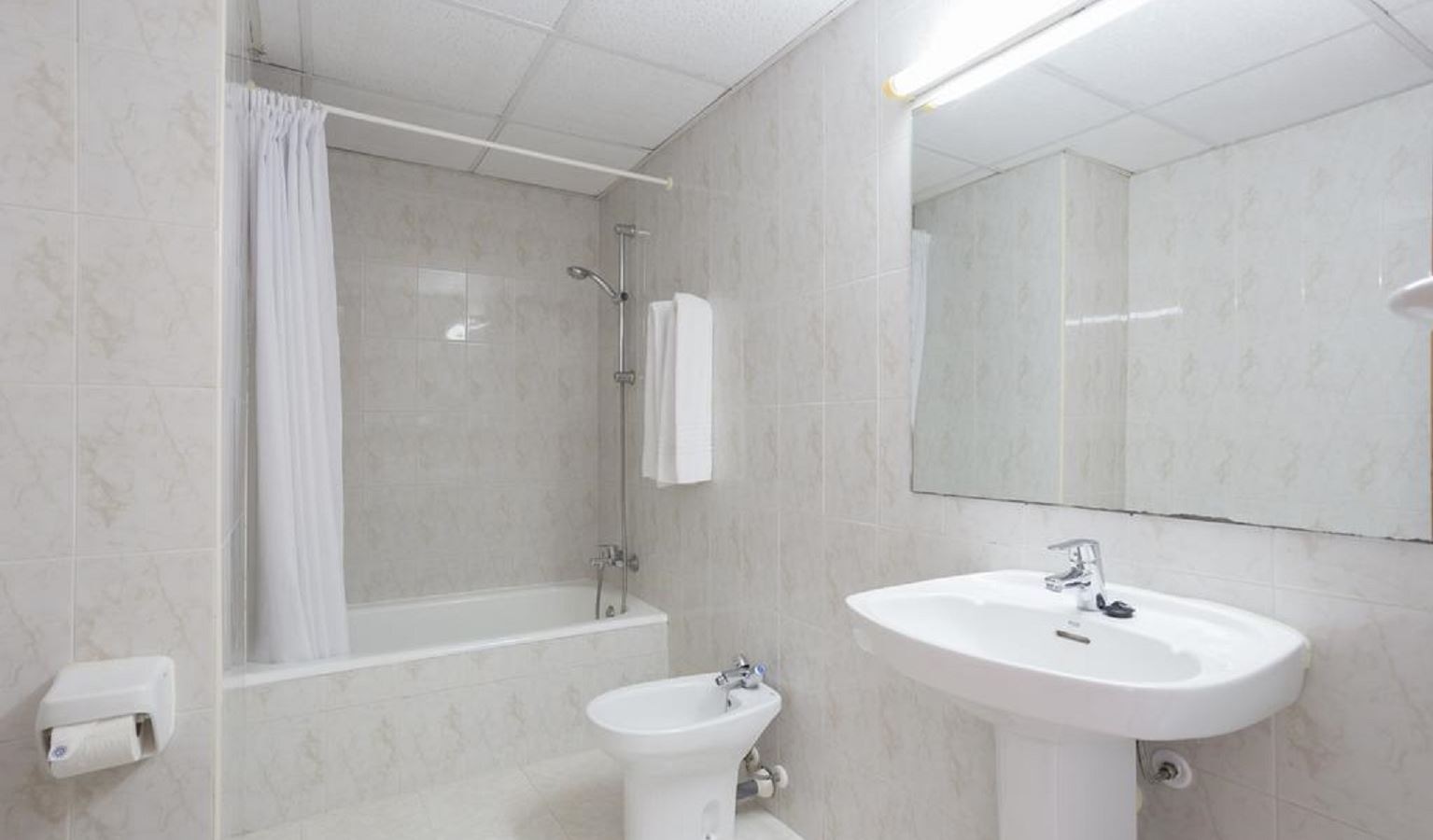 rooms-standard-room