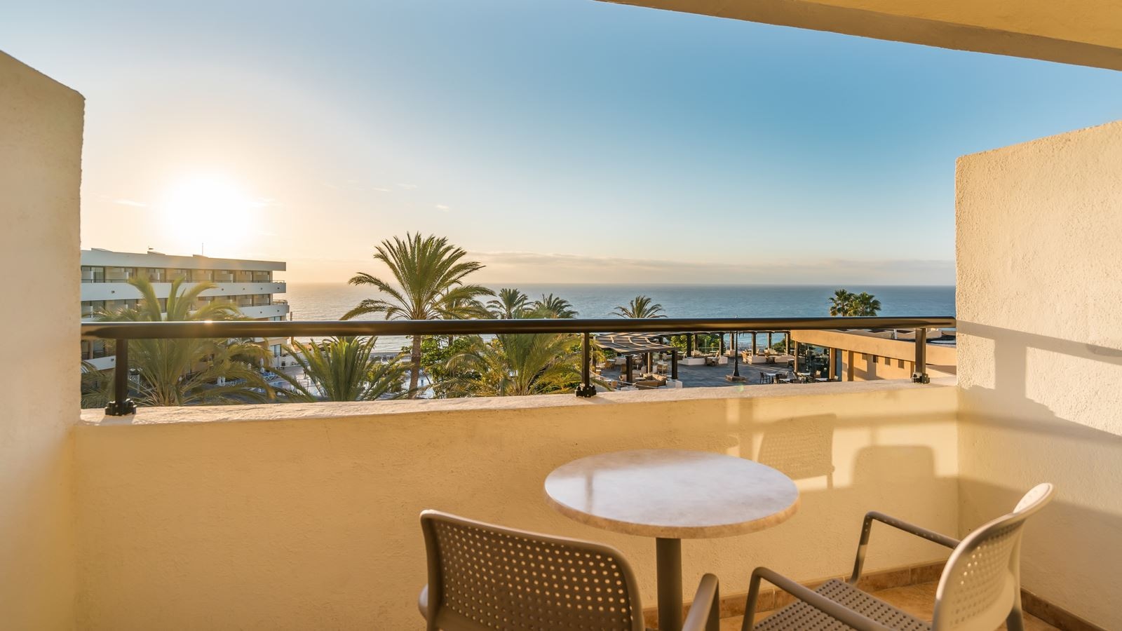 rooms-double-sea-view-balcony-or-terrace