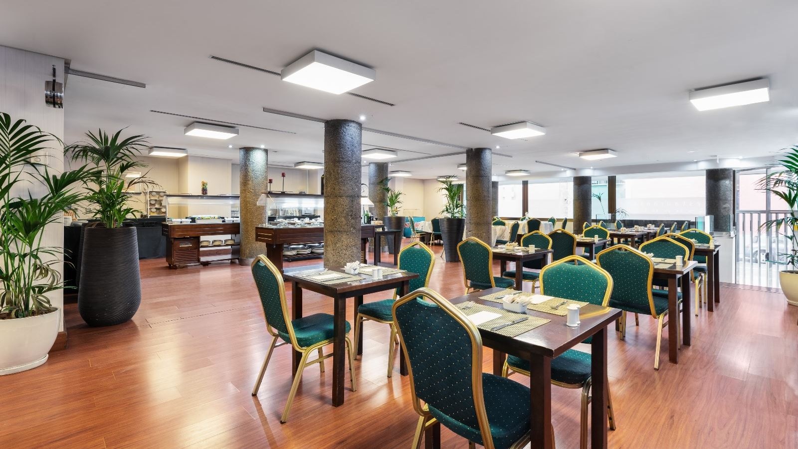 restaurants-breakfast-buffet