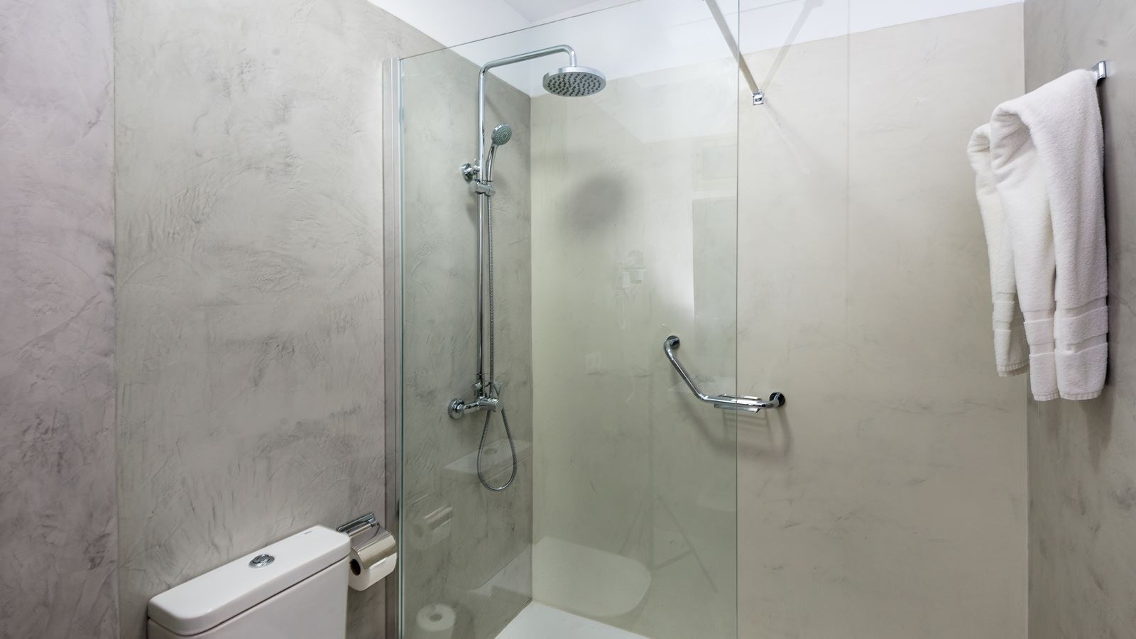 rooms-standard-family-room