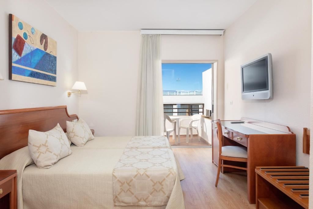 rooms-family-room-capacity-4