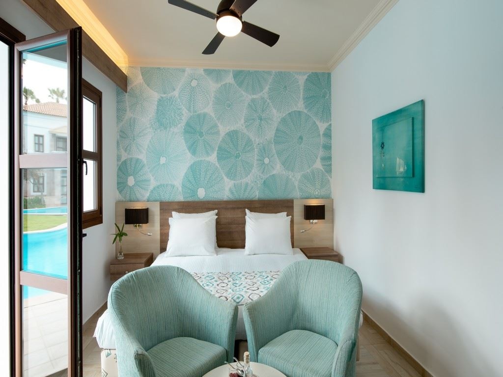 rooms-superior-bungalow-pool-view