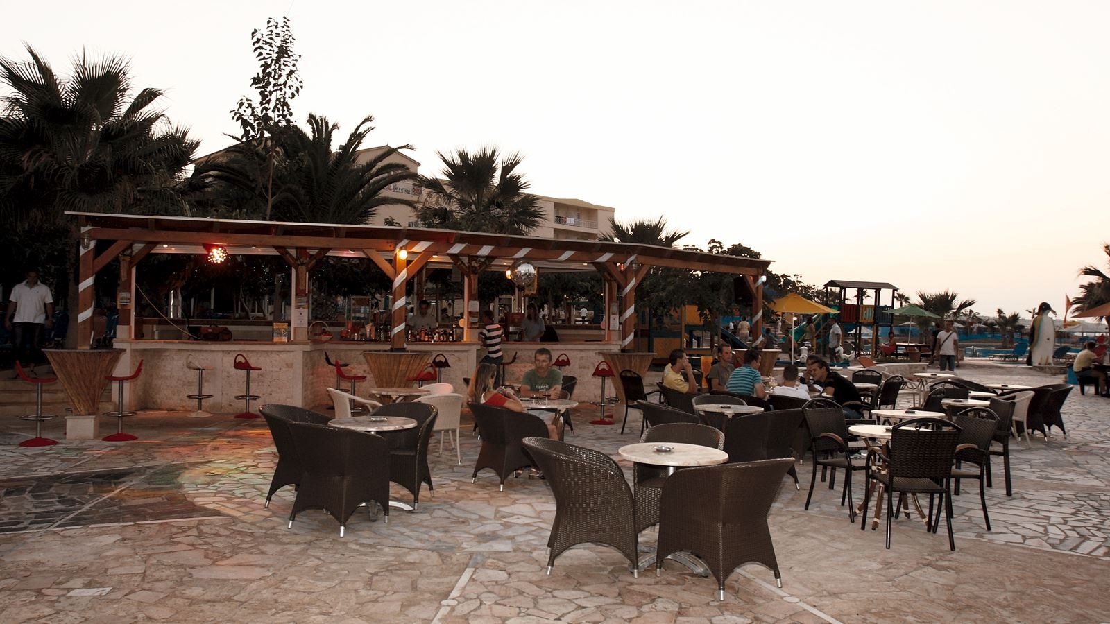 bars-eri-beach-bar