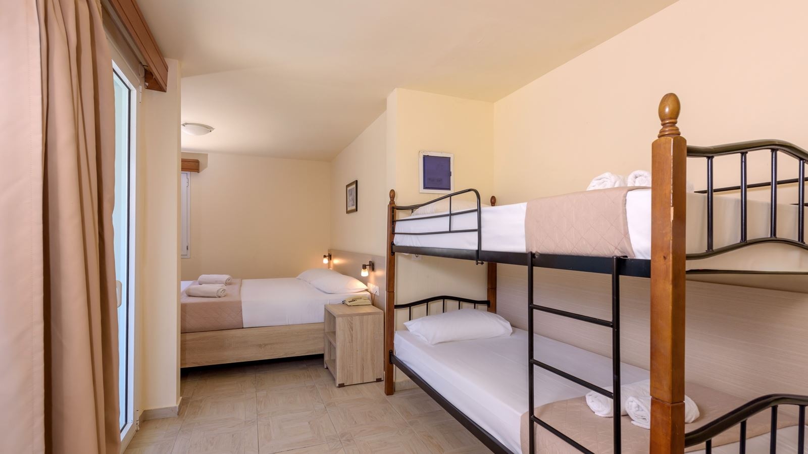 rooms-quadruple-room-sea-view