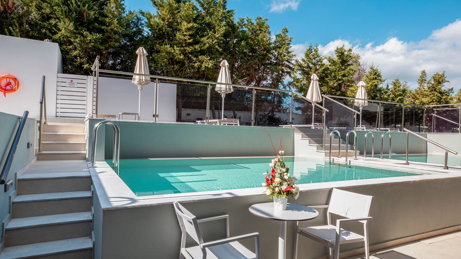 rooms-superior-double-room-shared--pool