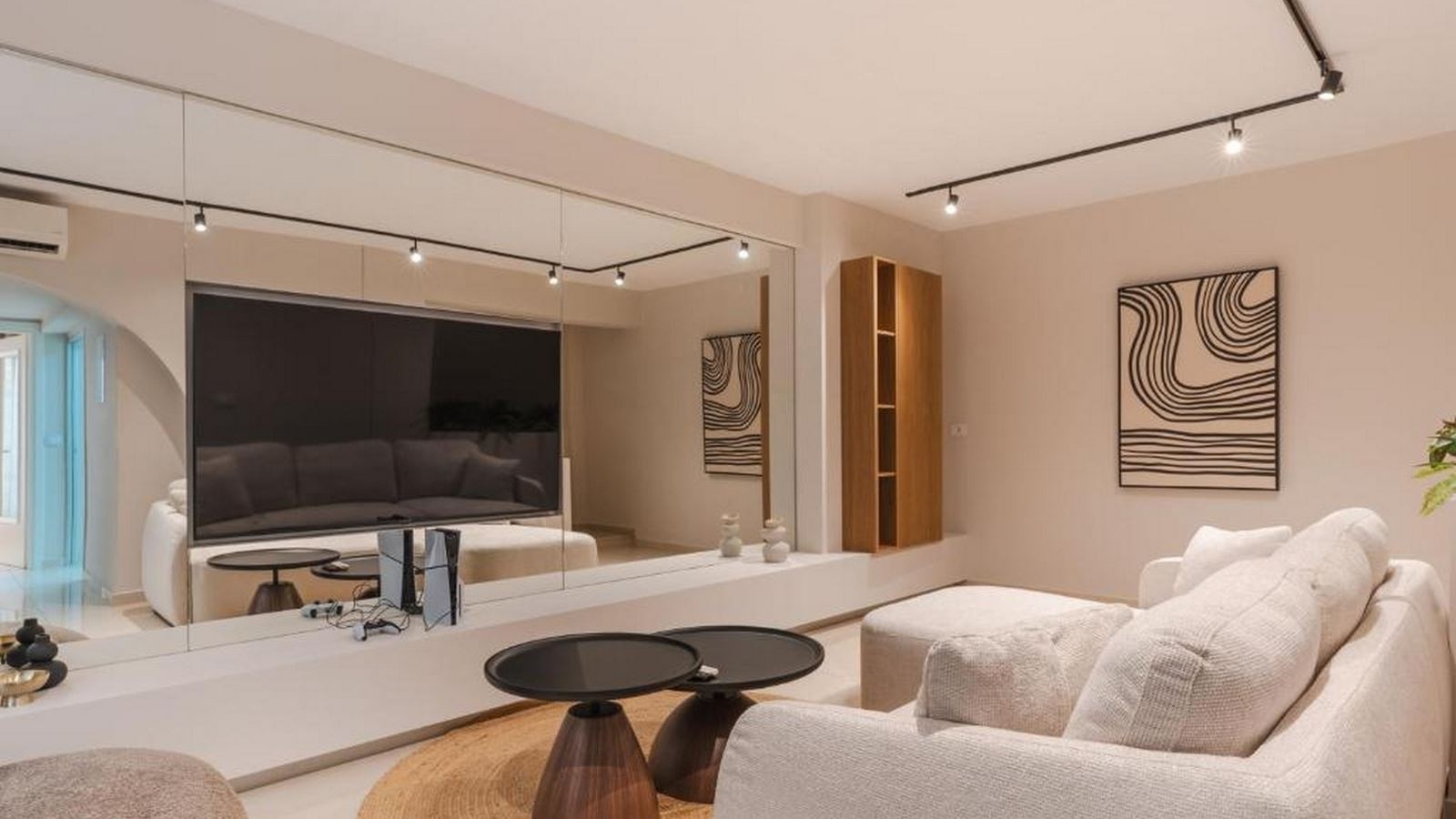 rooms-room--family-2-bedrooms-deluxe-shared-pool