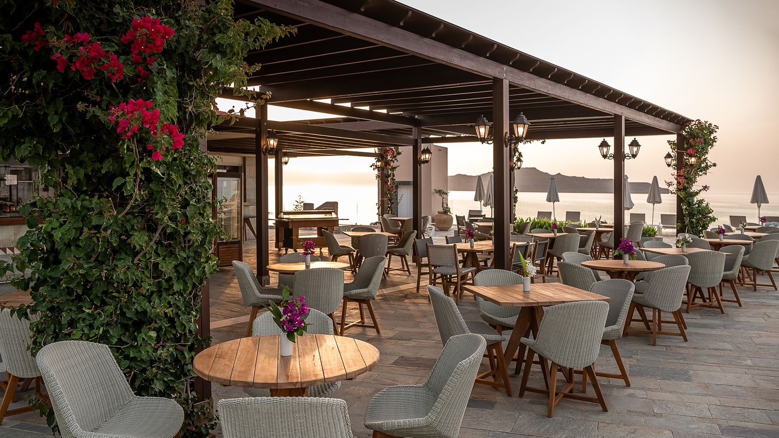 bars-almira-pool-bar--restaurant