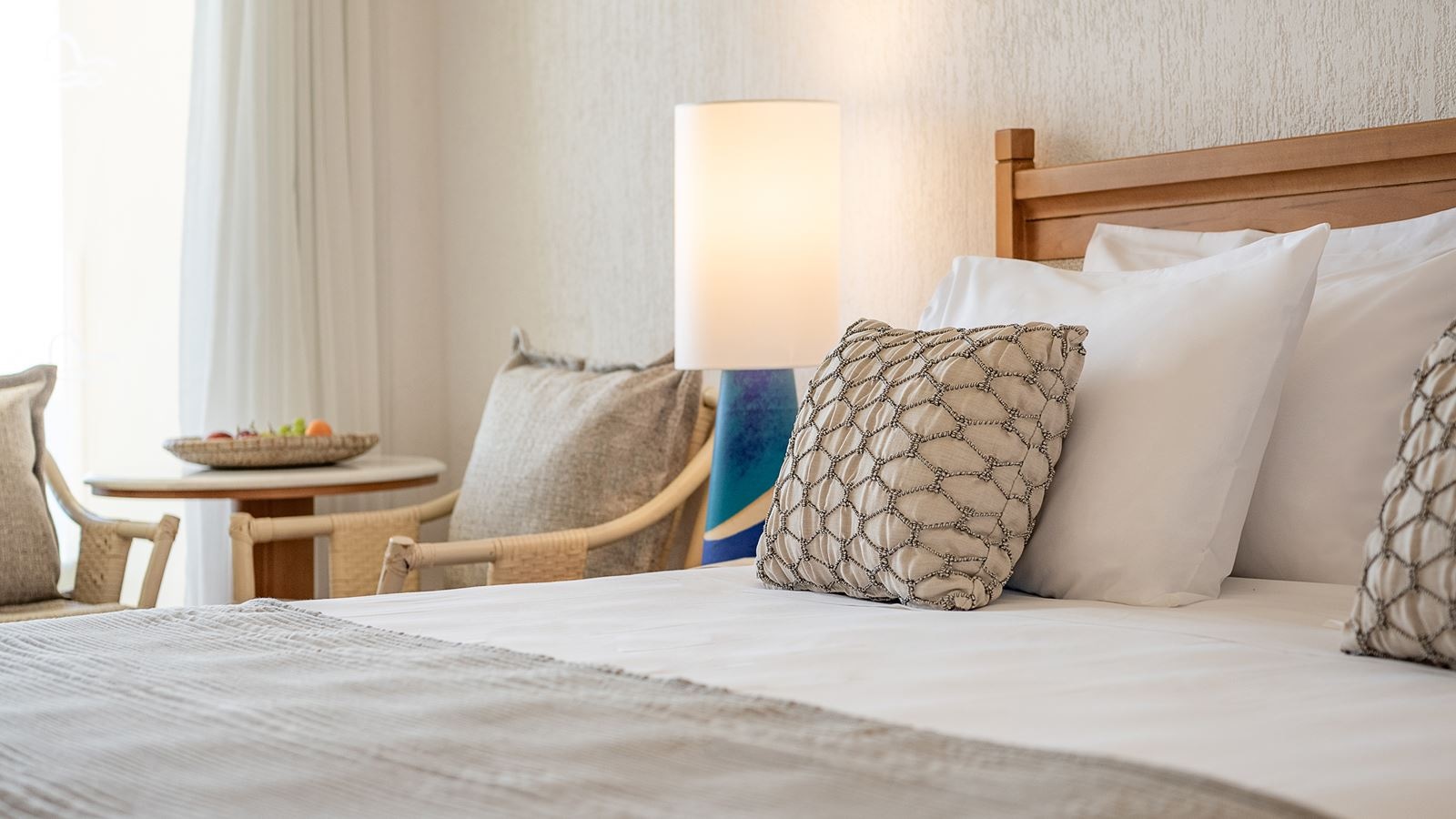 rooms-room-land-view-single-use