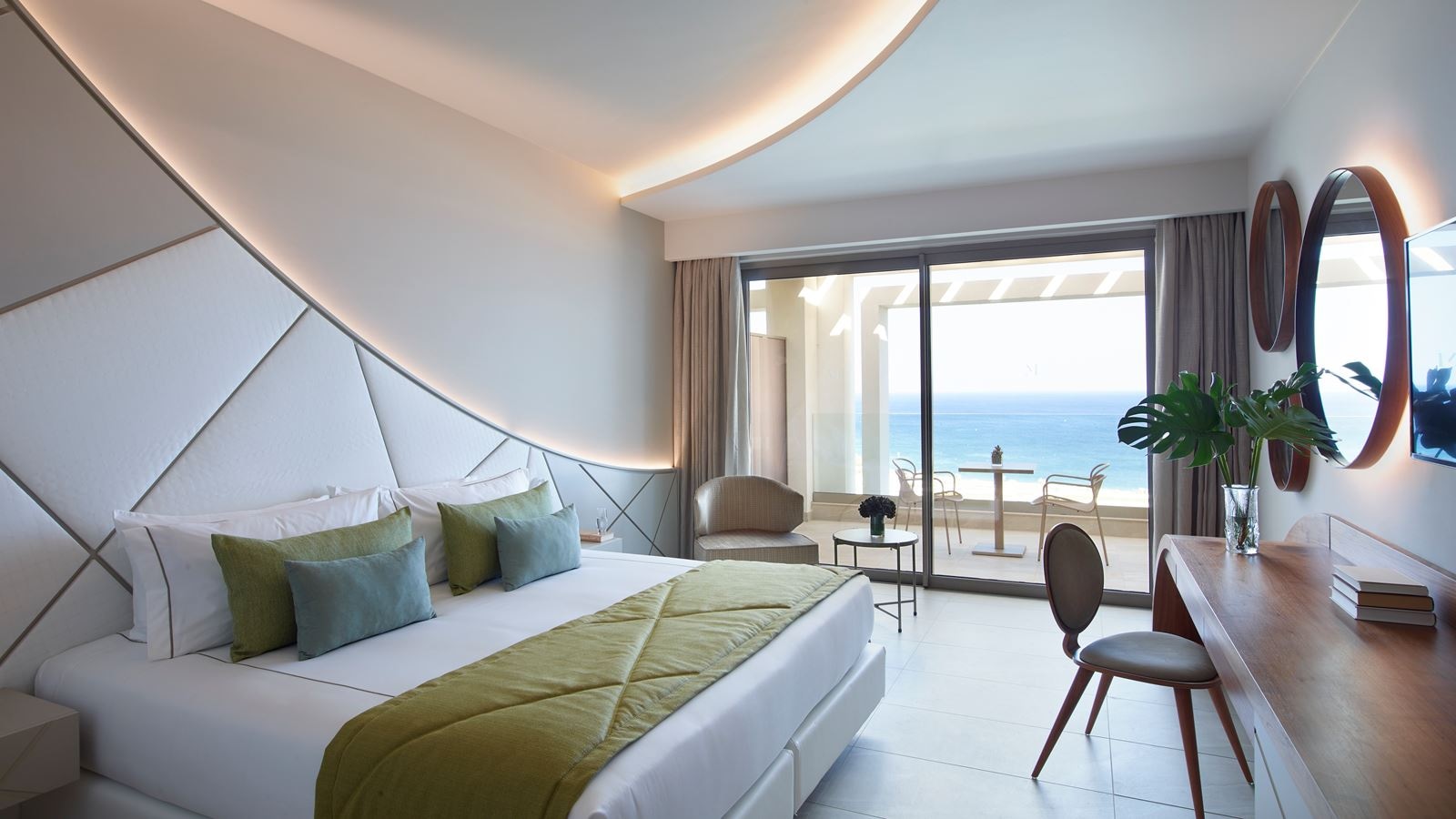 rooms-deluxe-room-sea-view