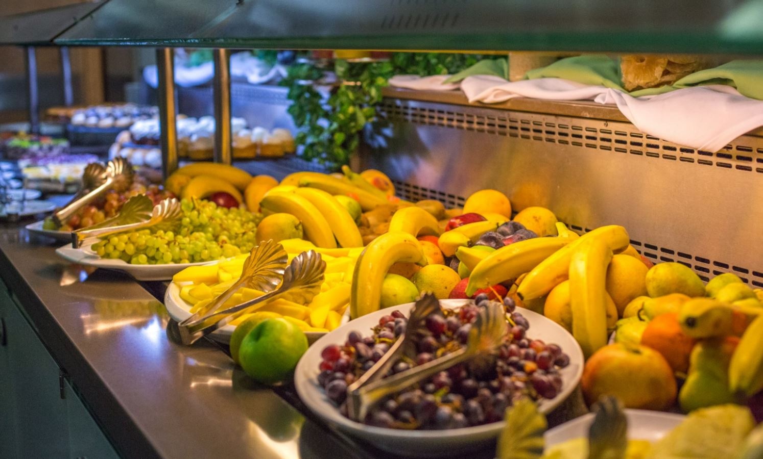 restaurants-epicurus-main-buffet-restaurant