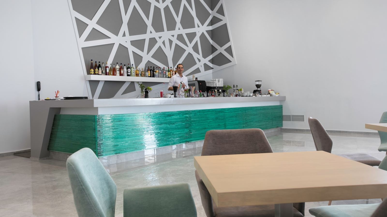 bars-main-bar