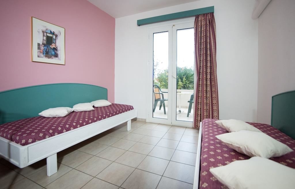 rooms-superior-1-bedroom-apartment-balcony-or-terrace