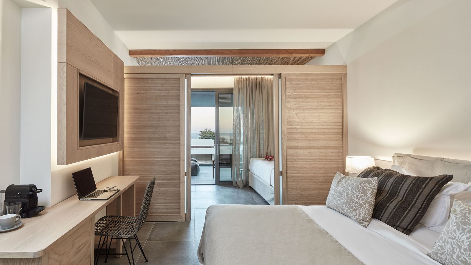 rooms-family-room-partition-balcony-or-terrace