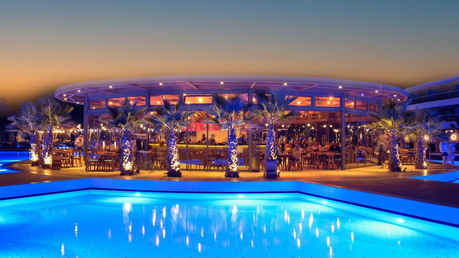 restaurants-wok--chopsticks