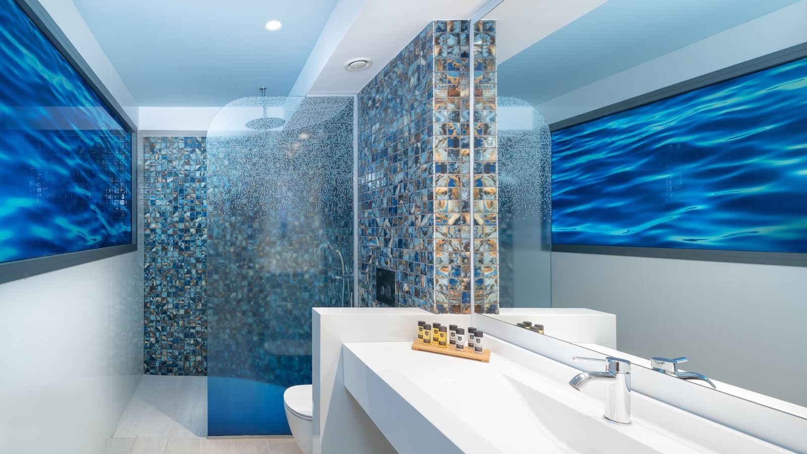 rooms-2-bedroom-family-garden-view