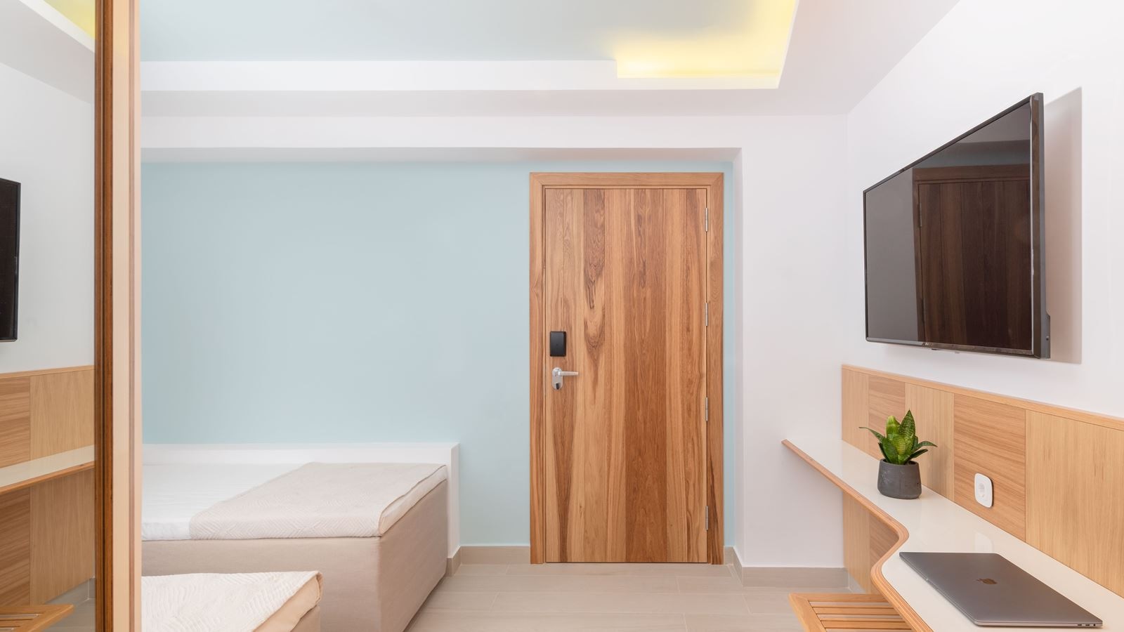 rooms-2-bedroom-family-pool-or-sea-view