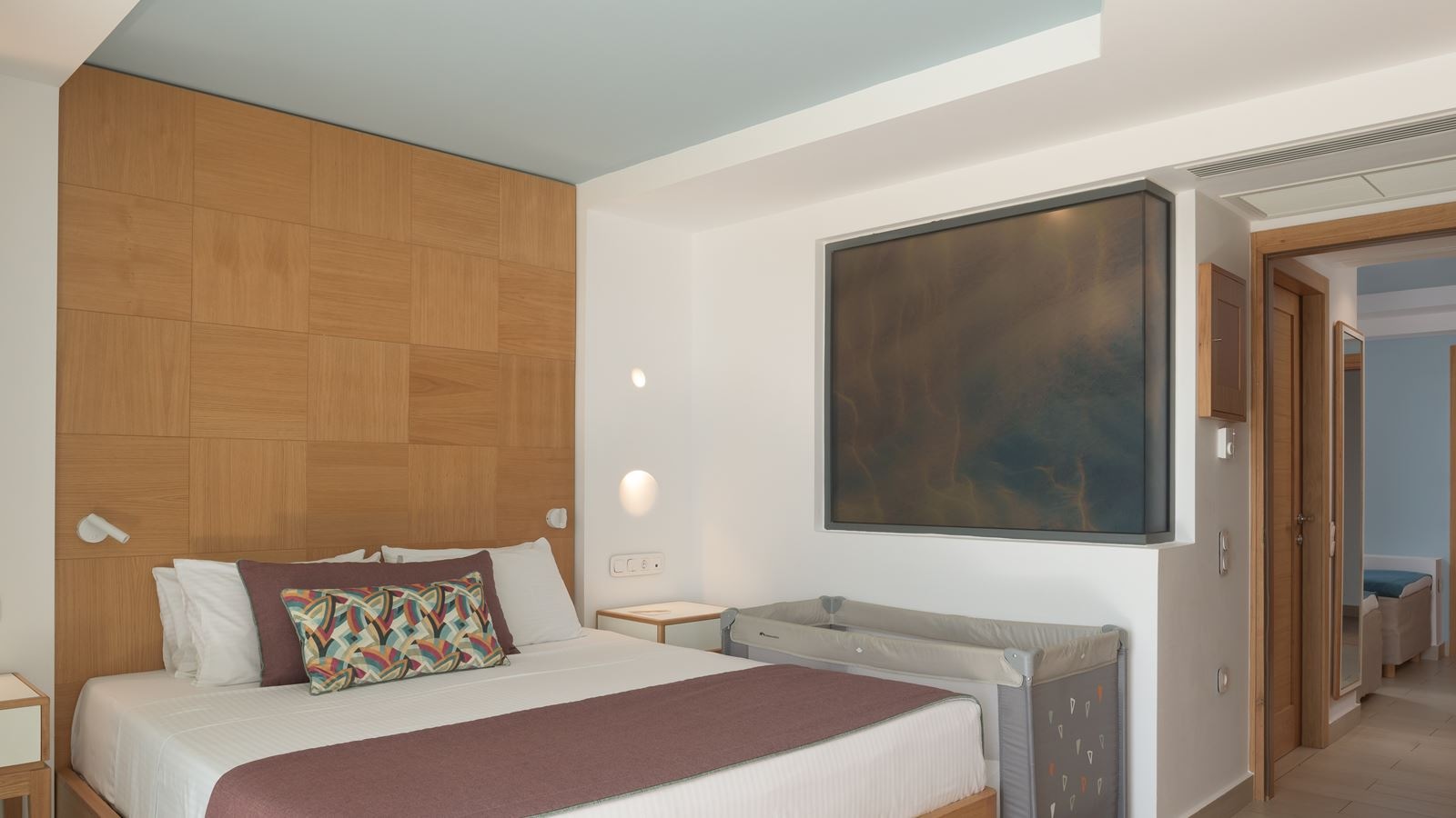 rooms-2-bedroom-family-garden-view