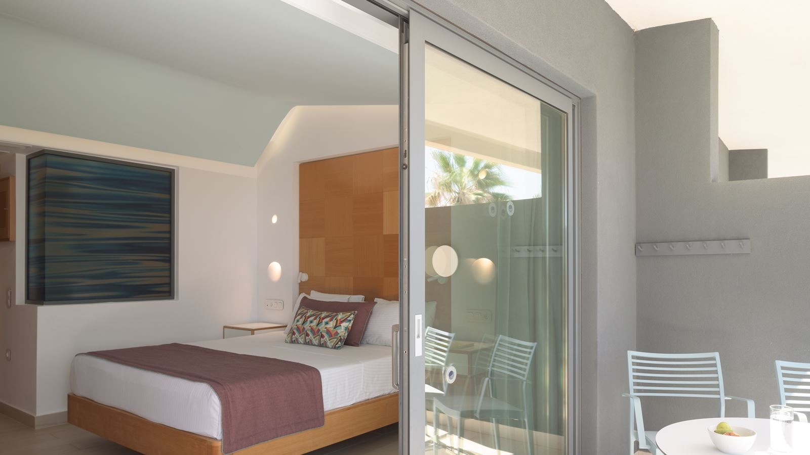 rooms-2-bedroom-family-garden-view