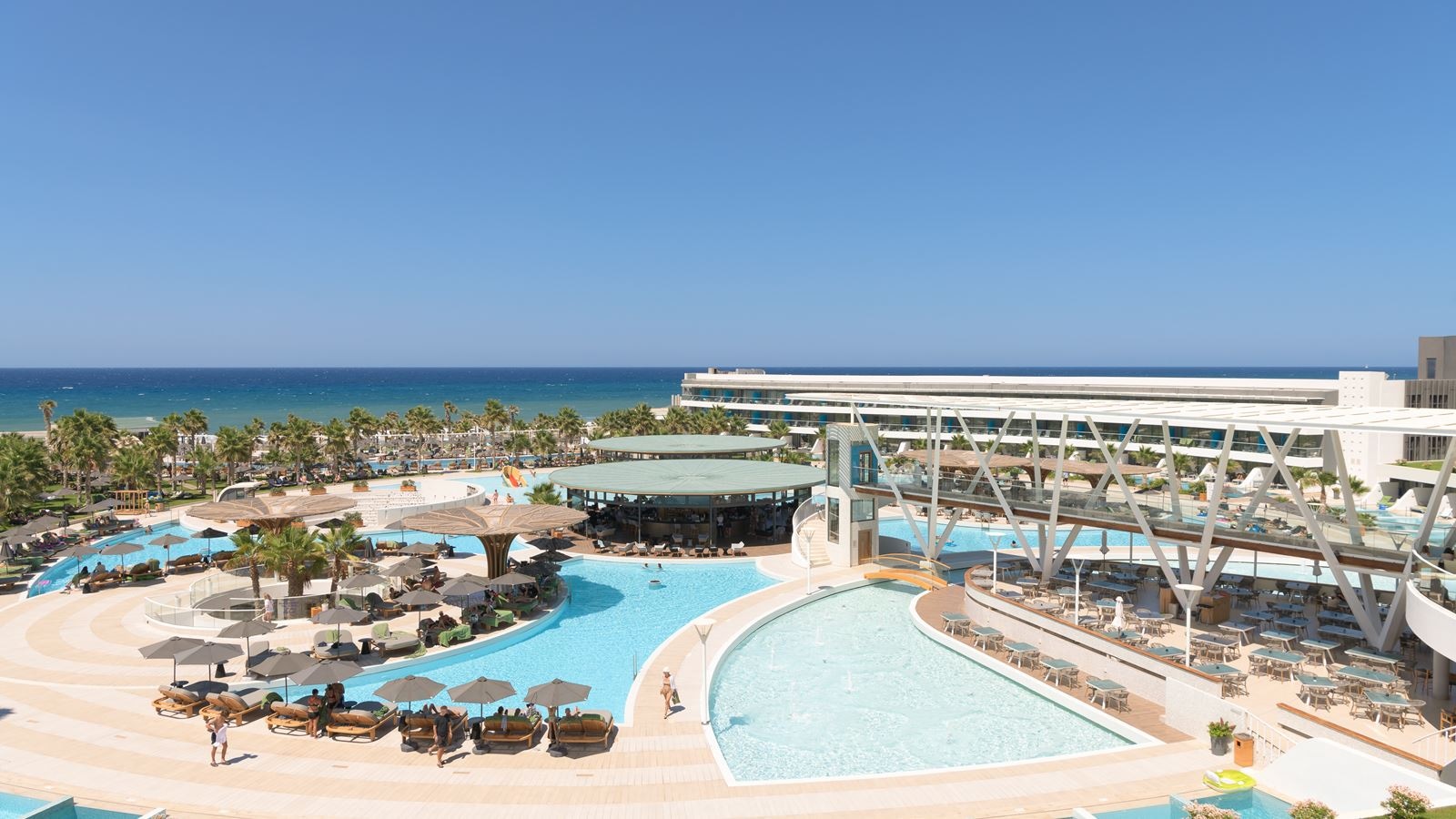 rooms-2-bedroom-family-pool-or-sea-view