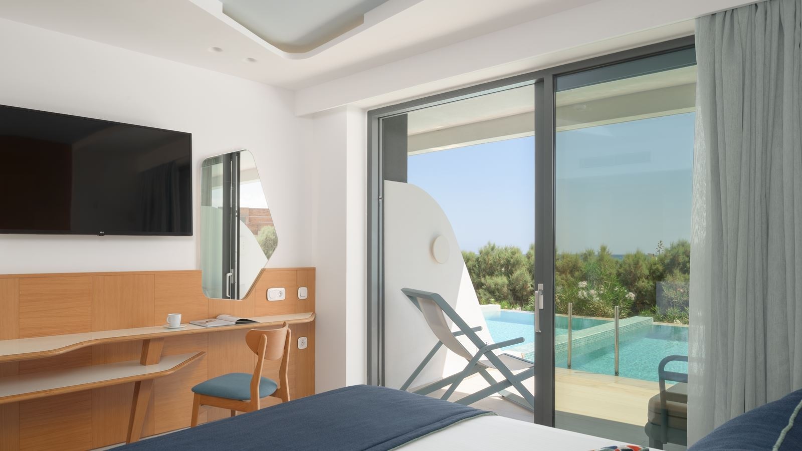 rooms-2-bedroom-family-with-individual-pool