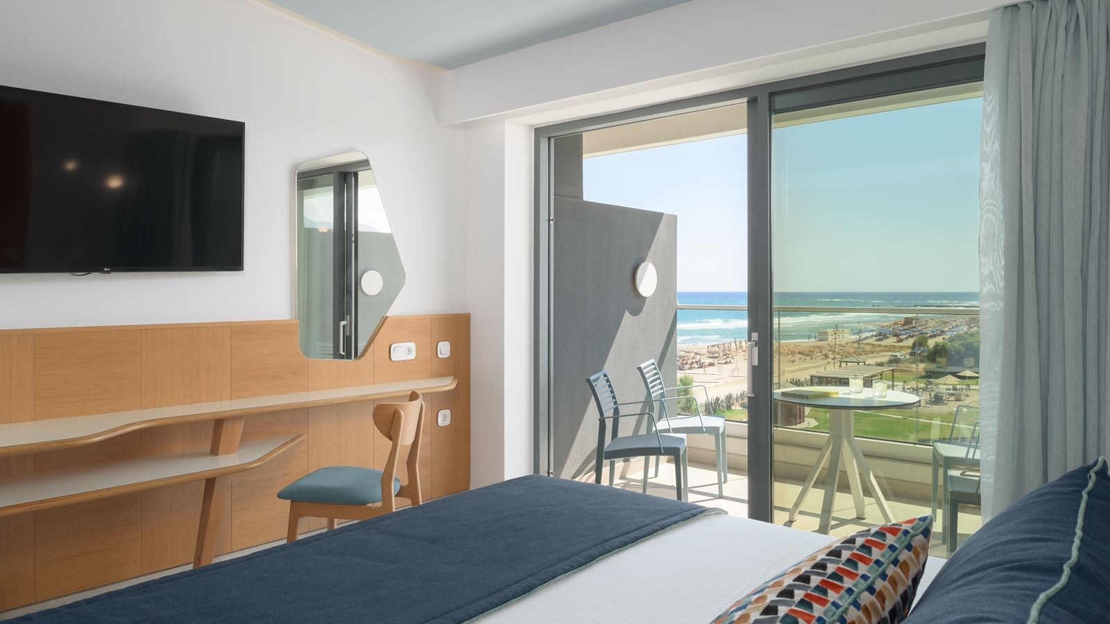 rooms-superior-exclusive-room-with-pool-or-sea-view