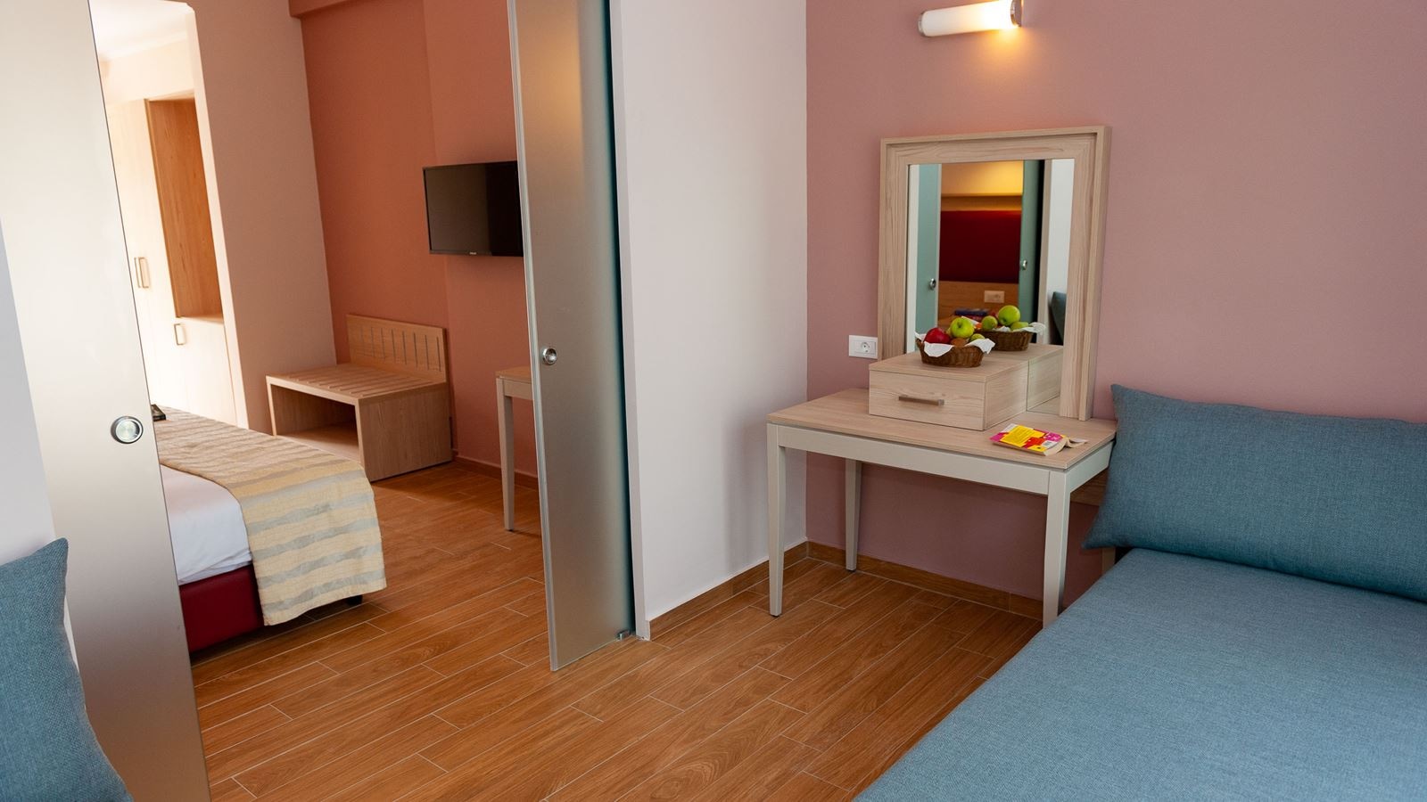 rooms-superior-family-room