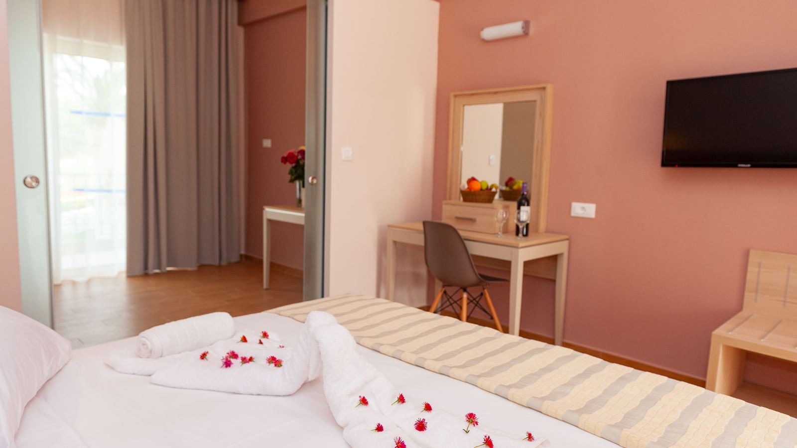 rooms-superior-family-room