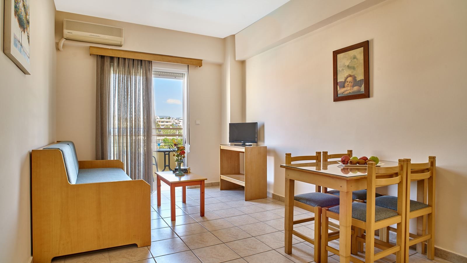 rooms-apartment-1-bedroom-balcony-or-terrace