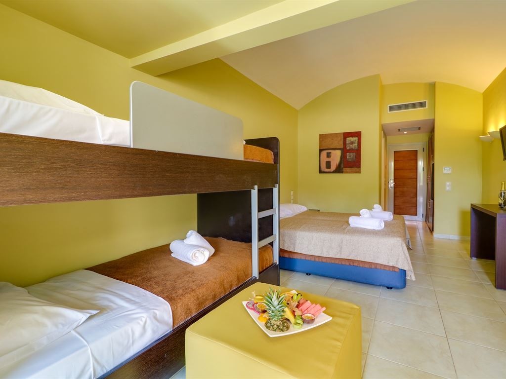 rooms-bungalow-family-large-w-bunkbed