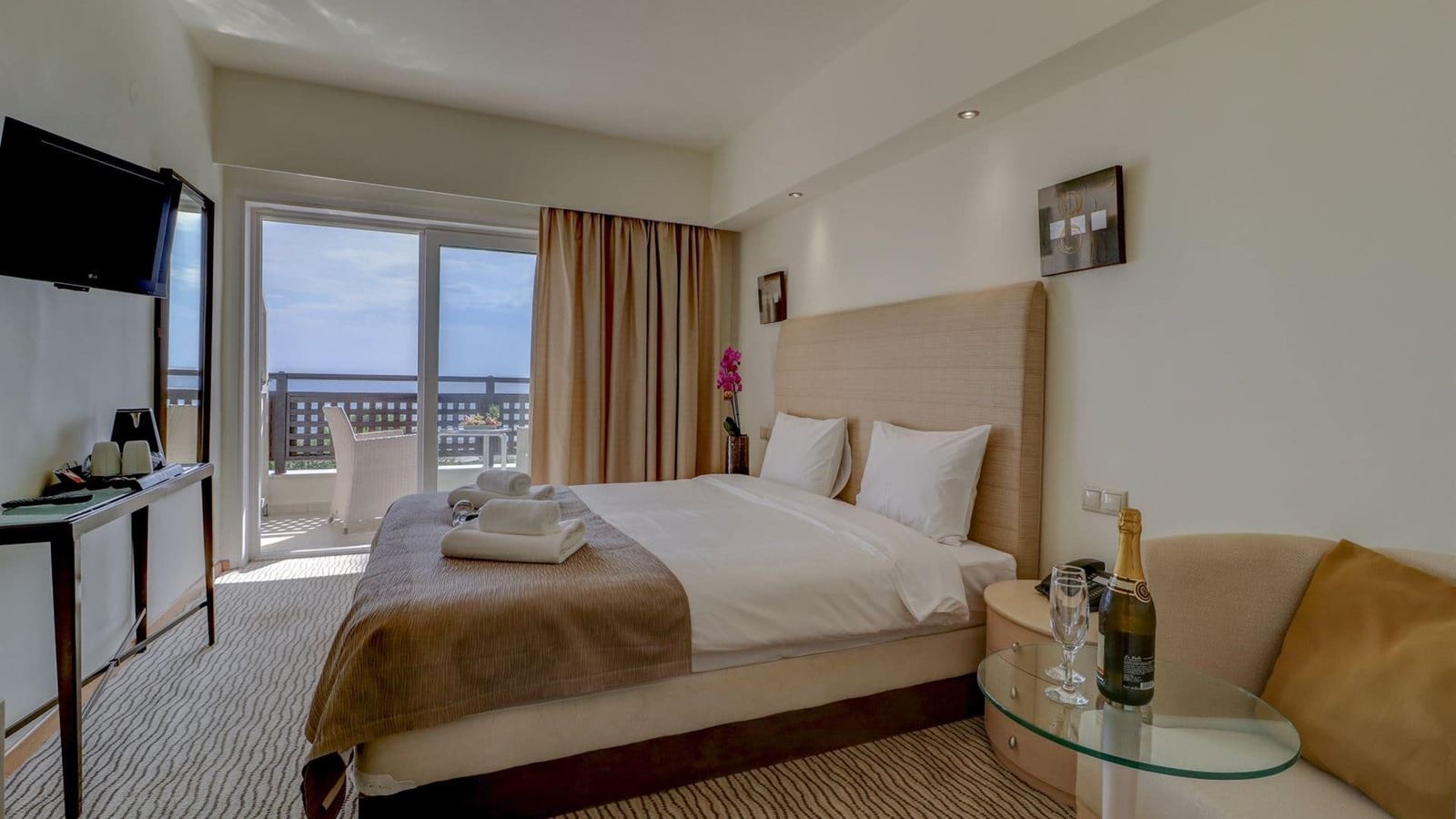 rooms-room-double-olympus-view-balcony-or-terrace