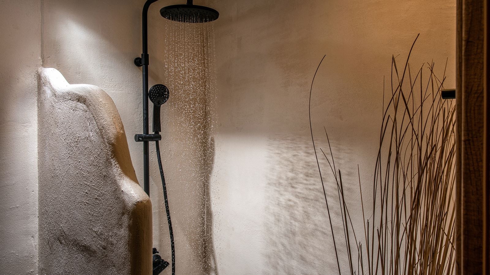 rooms-superior-deluxe--pool-view-with-balcony